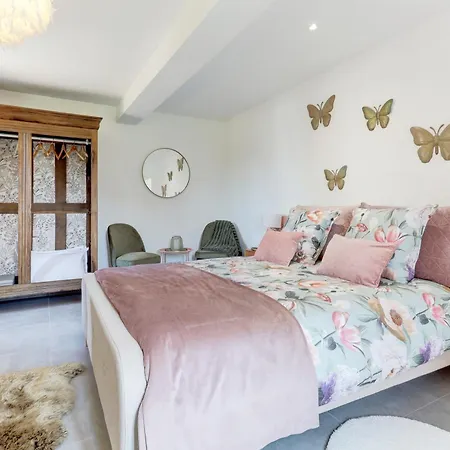 בית נופש Des Petits Paves - Maison Avec Jacuzzi