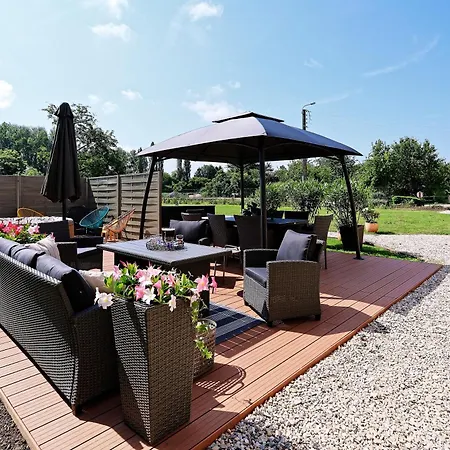 בית נופש Des Petits Paves - Maison Avec Jacuzzi *